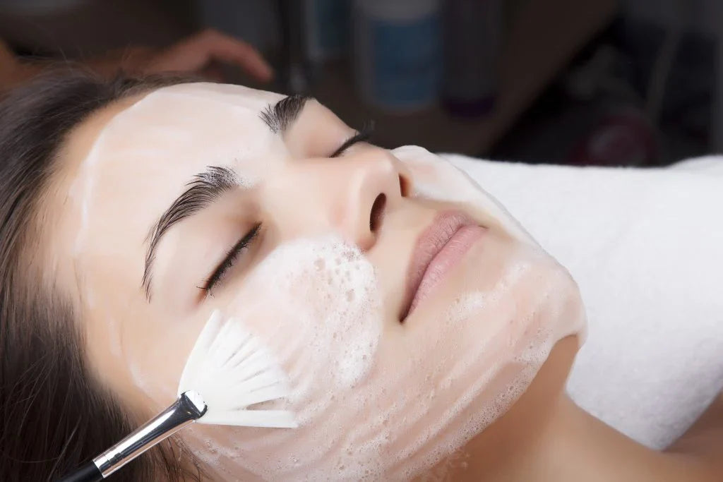 IS Clinical Foaming Enzyme Facial