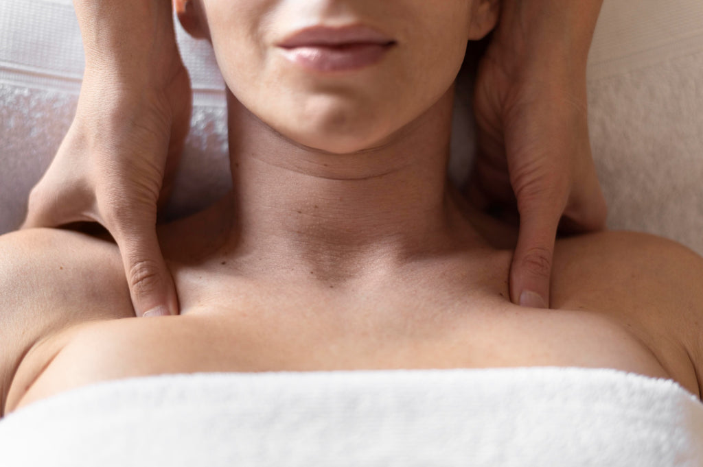 Nacken und Dekolletemassage