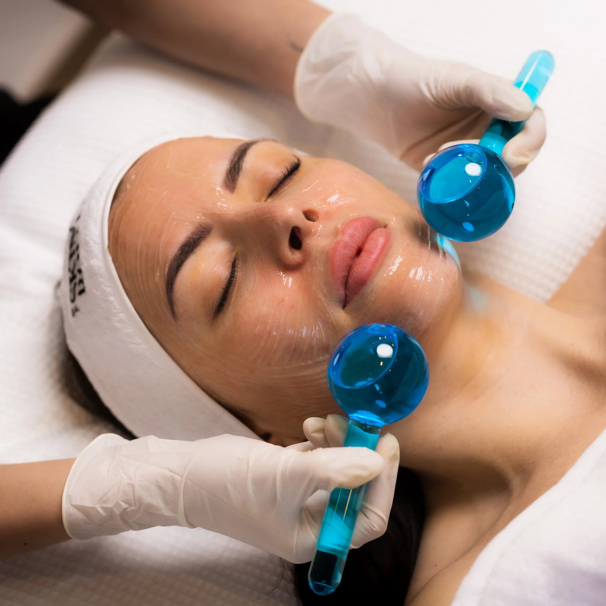 IS Clinical Fire and Ice Facial